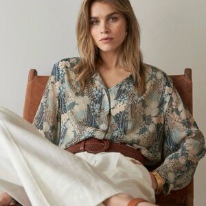 Chic Patterned Blouse in Blue and Beige